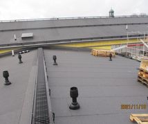 Besiktning av tätskitsmatta på tak i Haningen Nov 2021